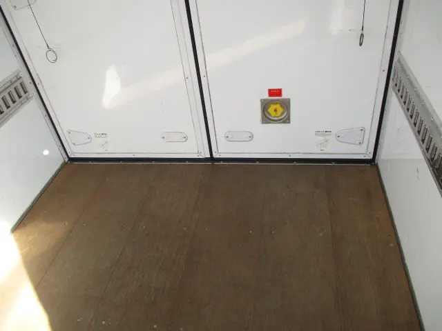 いすゞ エルフ TRG-NJR85A(2WD)の写真10