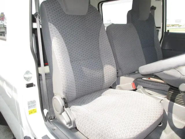 いすゞ エルフ TRG-NJS85A(4WD)の写真6