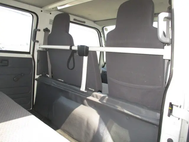 いすゞ エルフ TRG-NJS85A(4WD)の写真9