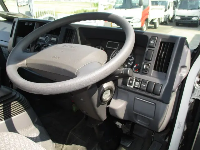 いすゞ エルフ TRG-NJS85A(4WD)の写真10