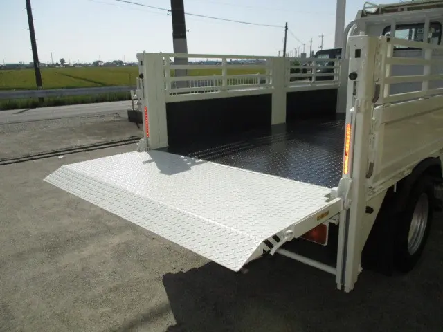 トヨタ ダイナ TKG-XZU675(4WD)の写真5