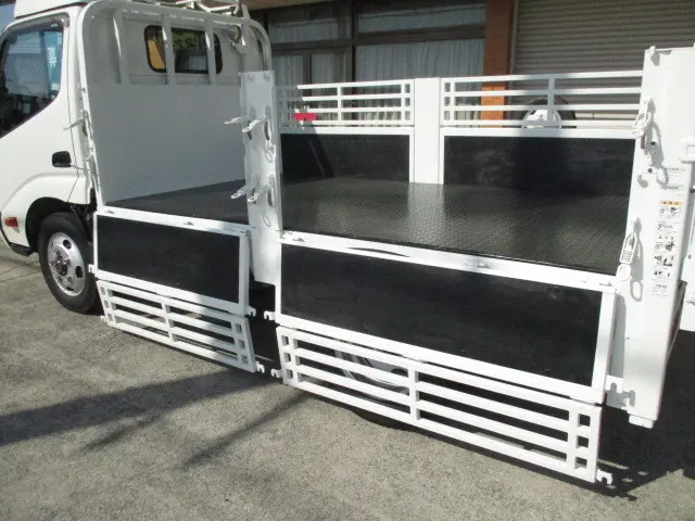 トヨタ ダイナ TKG-XZU675(4WD)の写真9