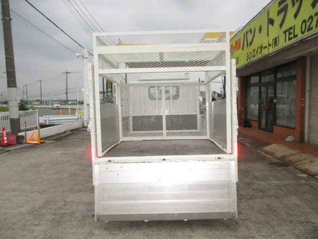 いすゞ エルフ TRG-NJR85A(2WD)の写真3