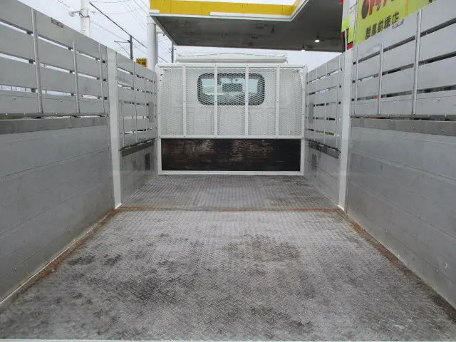 いすゞ エルフ TRG-NJR85A(2WD)の写真4