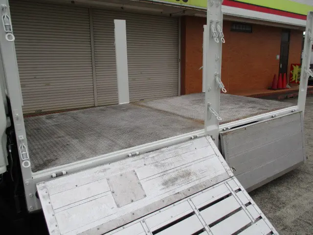 いすゞ エルフ TRG-NJR85A(2WD)の写真5