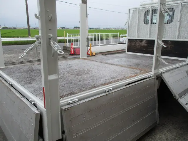 いすゞ エルフ TRG-NJR85A(2WD)の写真6