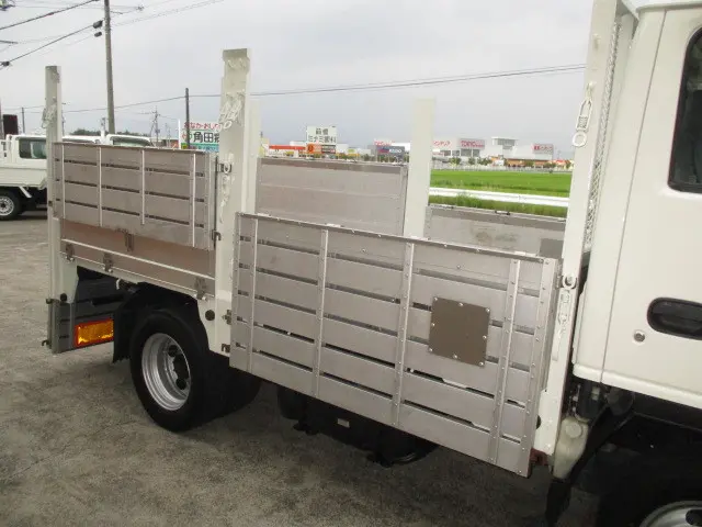 いすゞ エルフ TRG-NJR85A(2WD)の写真8