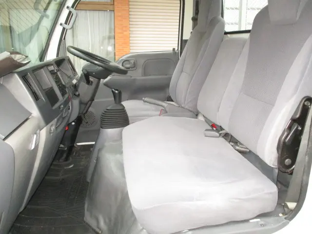 いすゞ エルフ TRG-NJR85A(2WD)の写真15