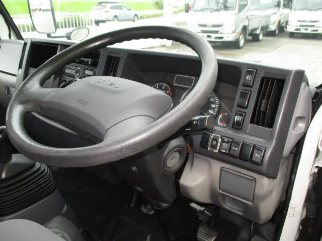 いすゞ エルフ TRG-NJR85A(2WD)の写真16