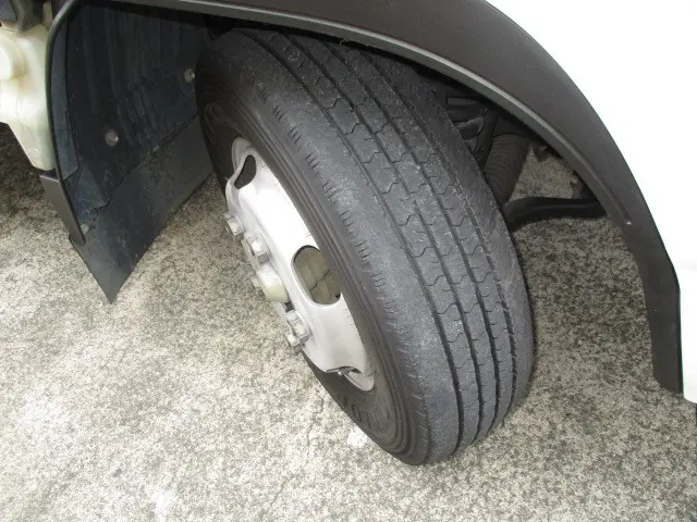 いすゞ エルフ TRG-NJR85A(2WD)の写真21