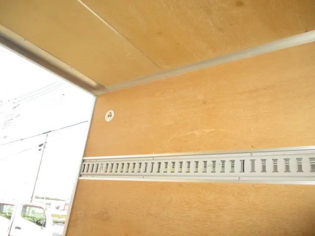 いすゞ エルフ TKG-NJS85AN(4WD)の写真6