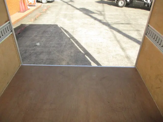 いすゞ エルフ TKG-NJS85AN(4WD)の写真8