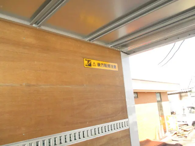 いすゞ エルフ BKG-NHR85AN(2WD)の写真7