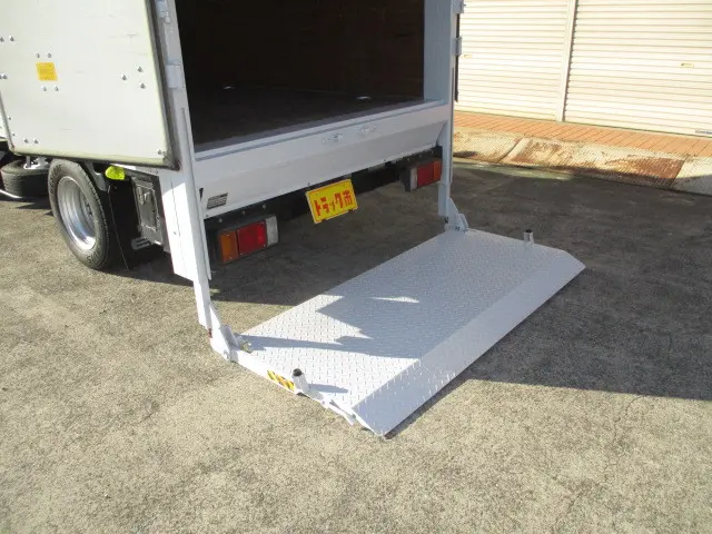 いすゞ エルフ BKG-NHR85AN(2WD)の写真9