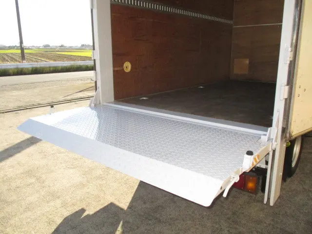 いすゞ エルフ BKG-NHR85AN(2WD)の写真10