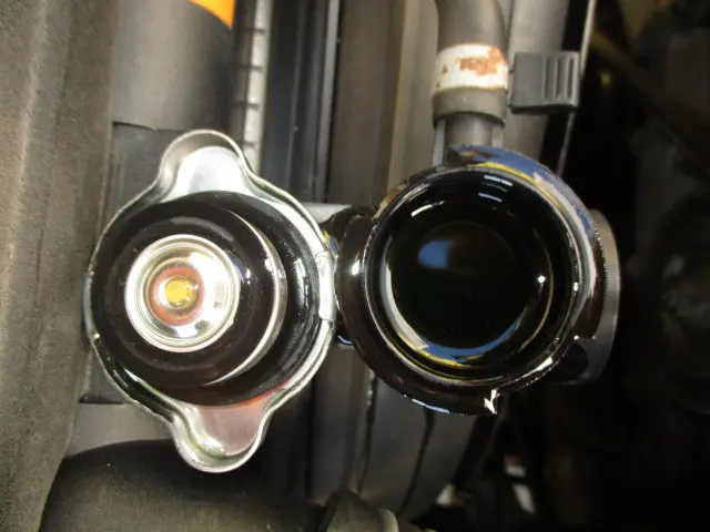 いすゞ エルフ BKG-NHR85AN(2WD)の写真15