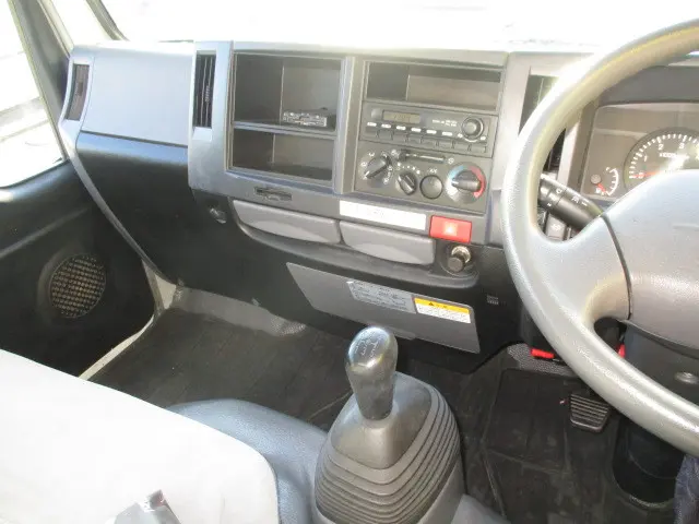 いすゞ エルフ BKG-NHR85AN(2WD)の写真19
