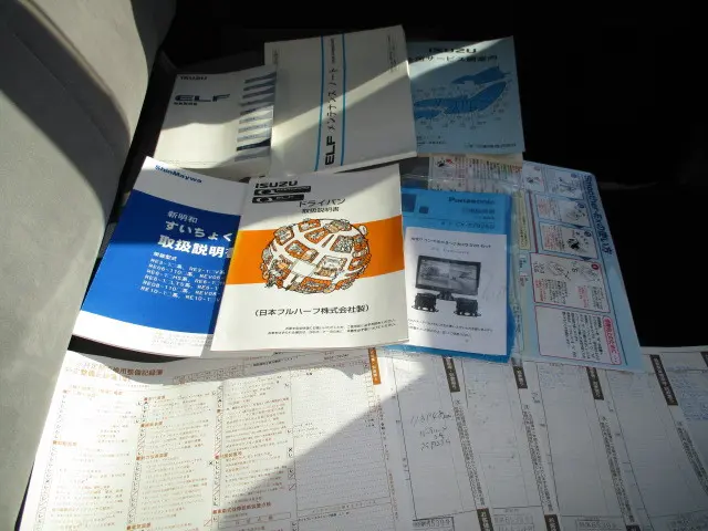 いすゞ エルフ BKG-NHR85AN(2WD)の写真22