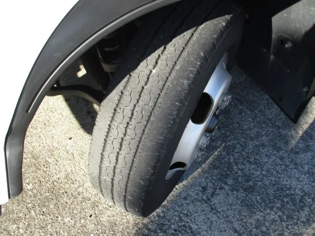 いすゞ エルフ BKG-NHR85AN(2WD)の写真23