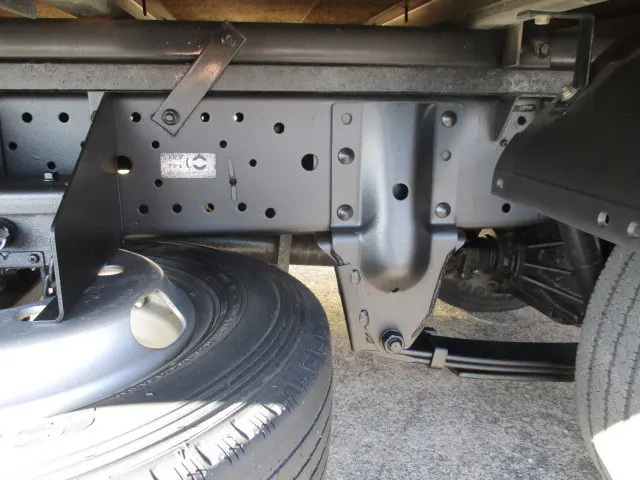 いすゞ エルフ BKG-NHR85AN(2WD)の写真25