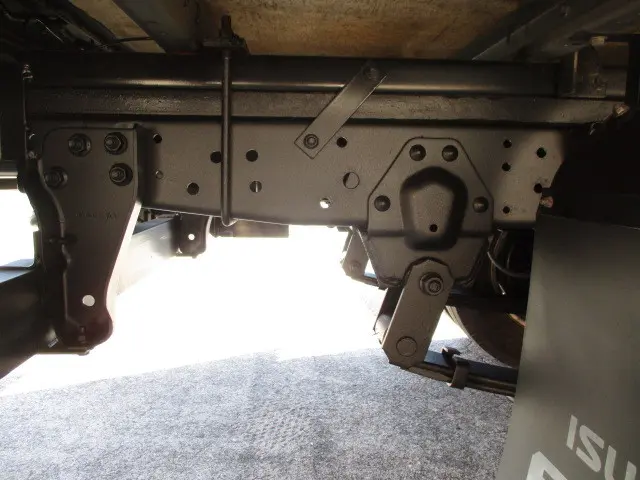 いすゞ エルフ BKG-NHR85AN(2WD)の写真26