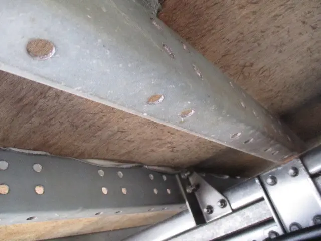 いすゞ エルフ BKG-NHR85AN(2WD)の写真31