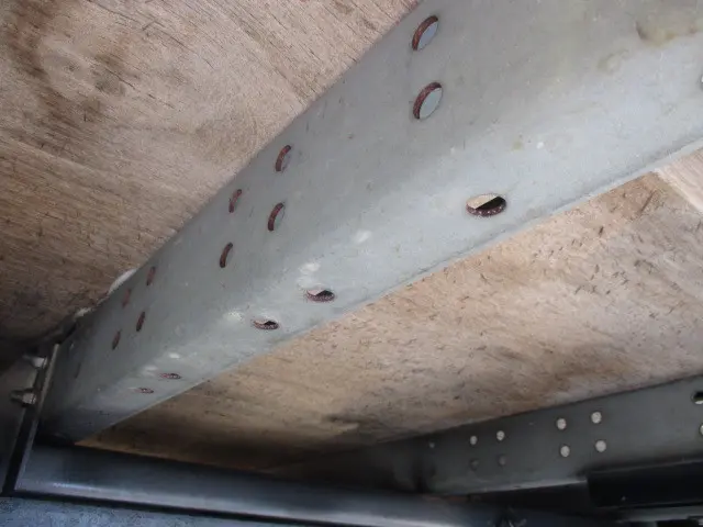 いすゞ エルフ BKG-NHR85AN(2WD)の写真32