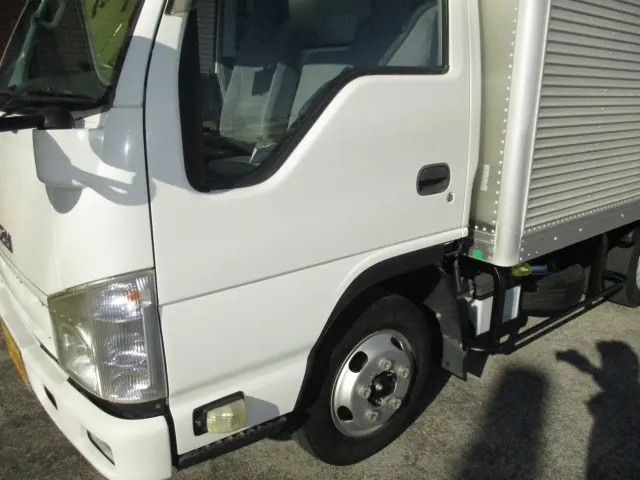 いすゞ エルフ BKG-NHR85AN(2WD)の写真41
