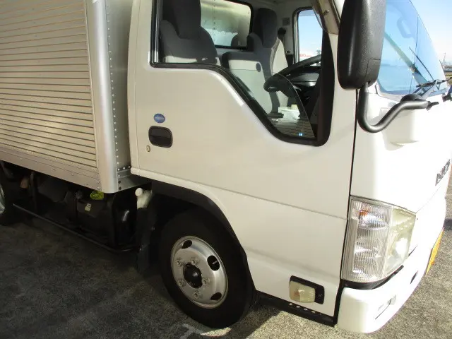 いすゞ エルフ BKG-NHR85AN(2WD)の写真42