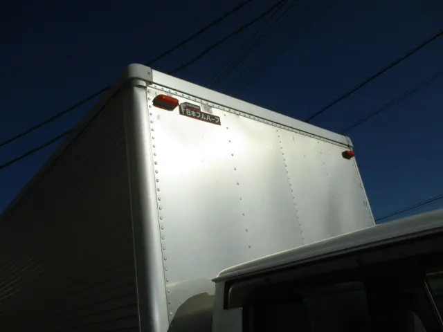 いすゞ エルフ BKG-NHR85AN(2WD)の写真43