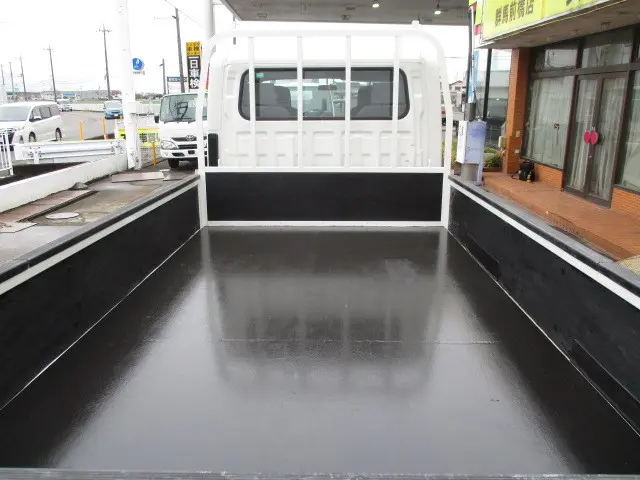 いすゞ エルフ TRG-NLR85AR(2WD)の写真3