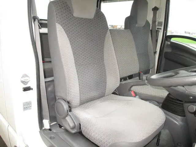 いすゞ エルフ TRG-NLR85AR(2WD)の写真7