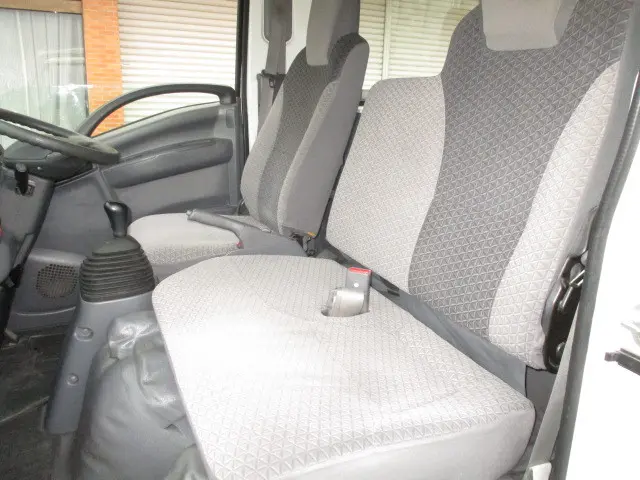 いすゞ エルフ TRG-NLR85AR(2WD)の写真8