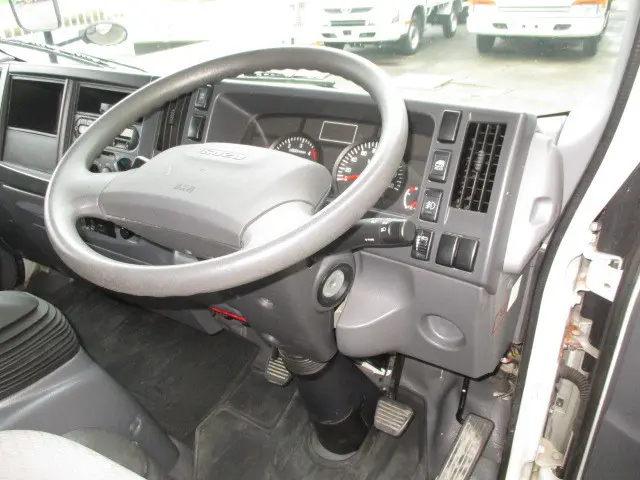 いすゞ エルフ TRG-NLR85AR(2WD)の写真10