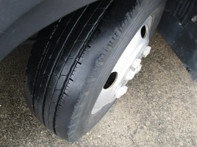 いすゞ エルフ TRG-NLR85AR(2WD)の写真16