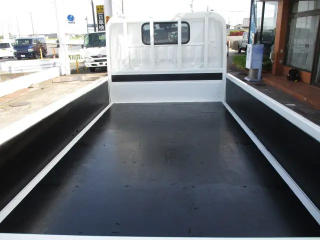 トヨタ ダイナ 2KG-XZC675(4WD)の写真3