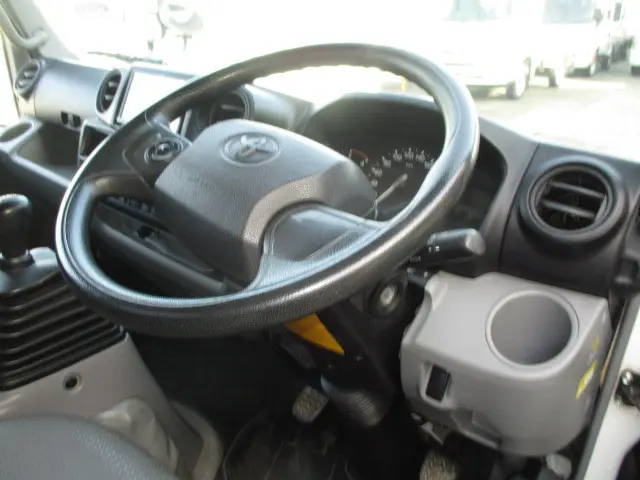 トヨタ ダイナ 2KG-XZC675(4WD)の写真9