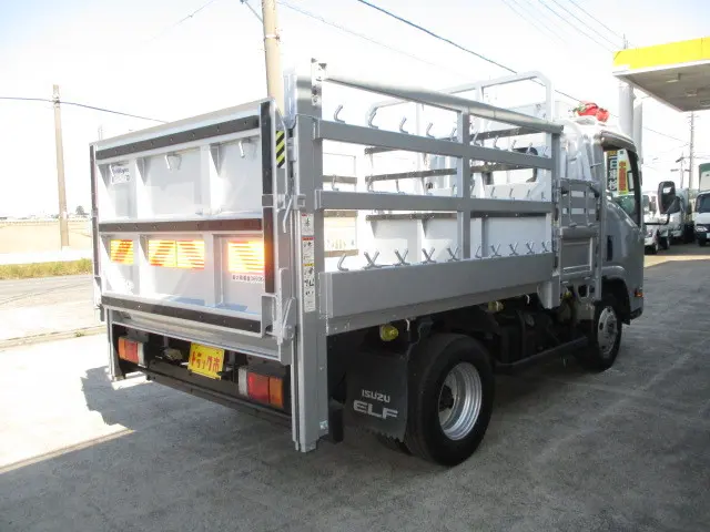 いすゞ エルフ TPG-NMR85R(2WD)の写真2
