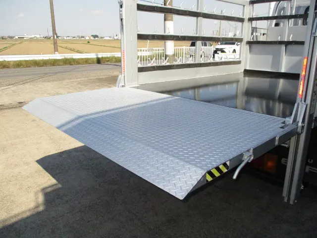 いすゞ エルフ TPG-NMR85R(2WD)の写真4