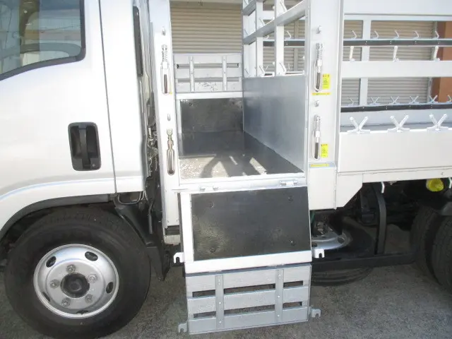 いすゞ エルフ TPG-NMR85R(2WD)の写真6