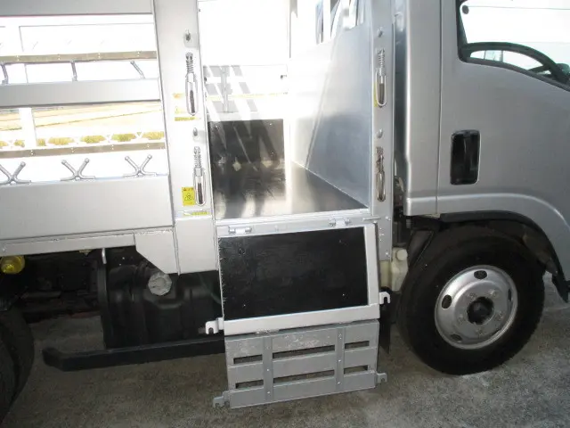 いすゞ エルフ TPG-NMR85R(2WD)の写真7