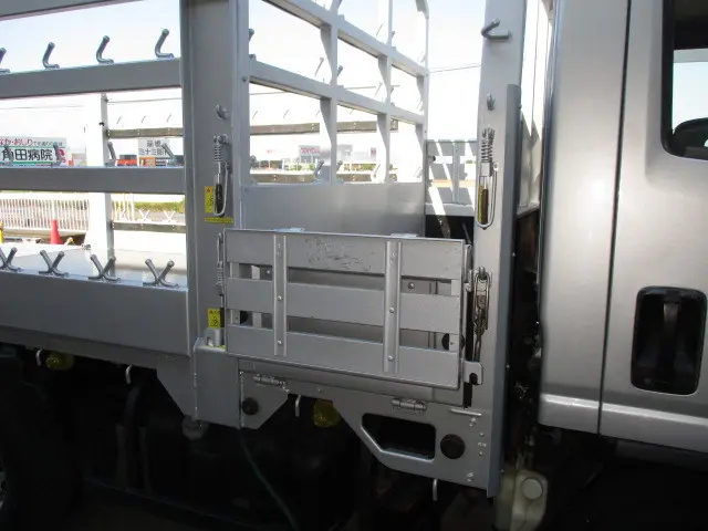 いすゞ エルフ TPG-NMR85R(2WD)の写真8