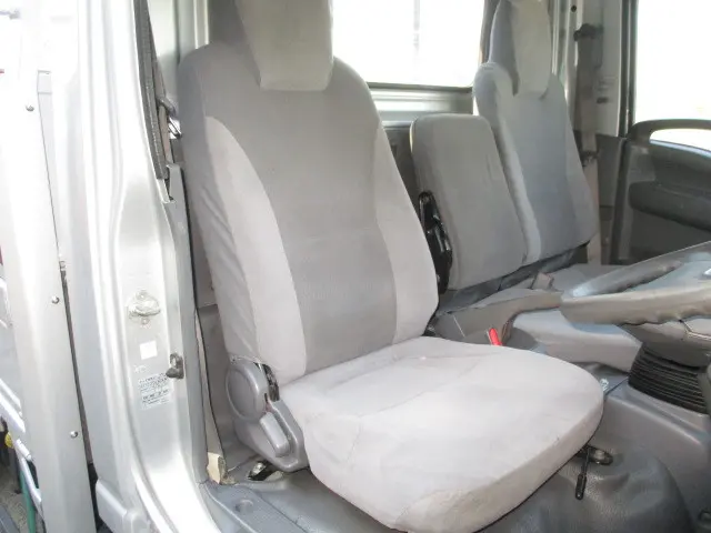 いすゞ エルフ TPG-NMR85R(2WD)の写真12