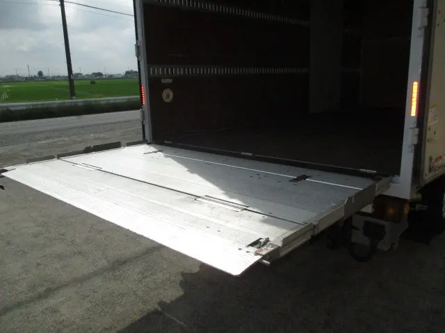 いすゞ エルフ TPG-NPR85AN(2WD)の写真10