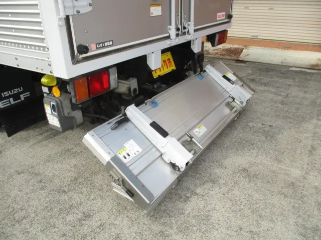 いすゞ エルフ TPG-NPR85AN(2WD)の写真12