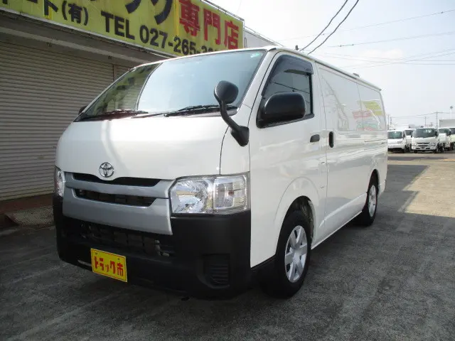 トヨタ ハイエースバン QDF-GDH201V(2WD)の写真1