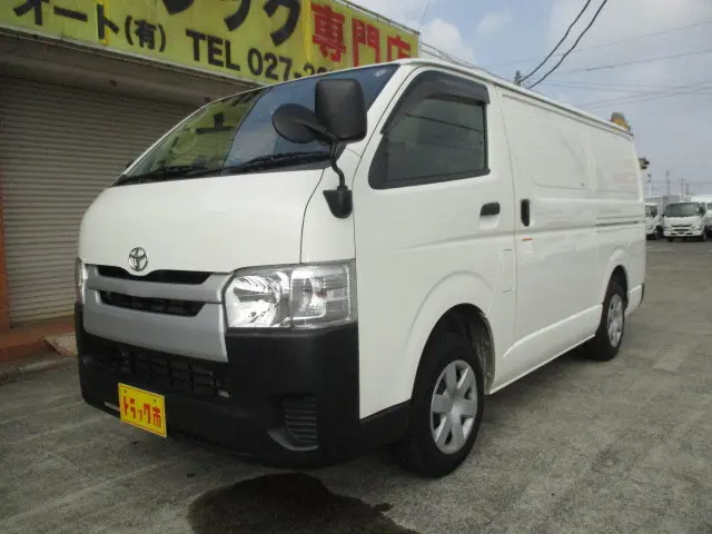 トヨタ ハイエースバン CBF-TRH200V(2WD)の写真1