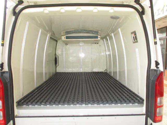 トヨタ ハイエースバン CBF-TRH200V(2WD)の写真3