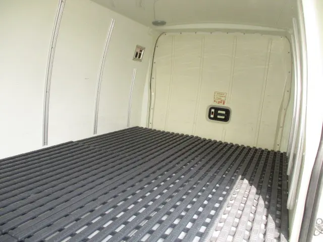 トヨタ ハイエースバン CBF-TRH200V(2WD)の写真6