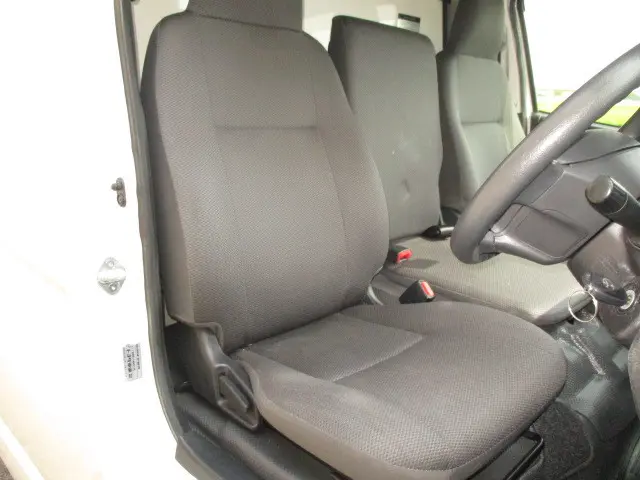 トヨタ ハイエースバン CBF-TRH200V(2WD)の写真11